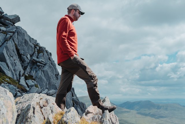 Hiking Ogwen Valley in Snowdonia Dries standing on a cliff
