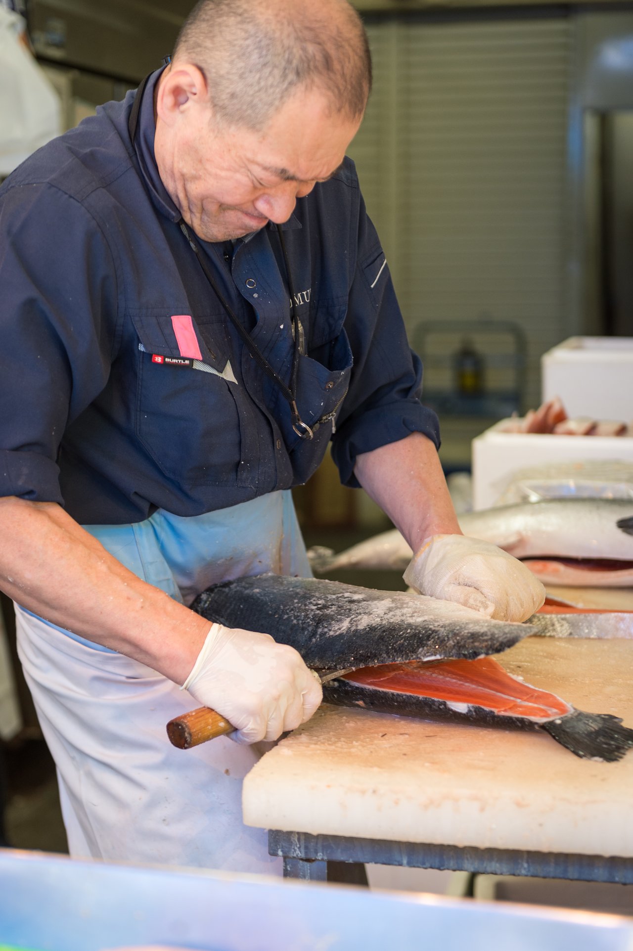Cutting salmon