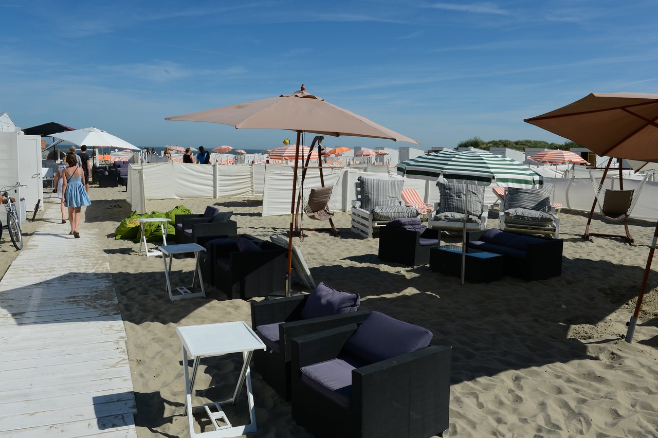 Beach lounge