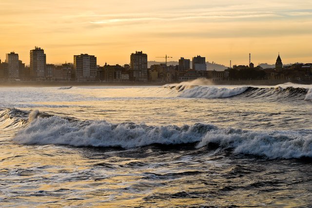 Waves in Gijon Waves in gijon