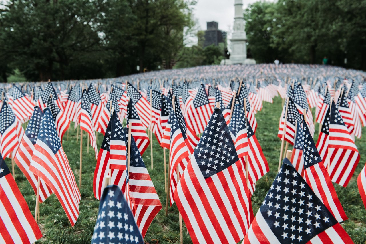 Thousands of Memorial Day flags Dries Buytaert