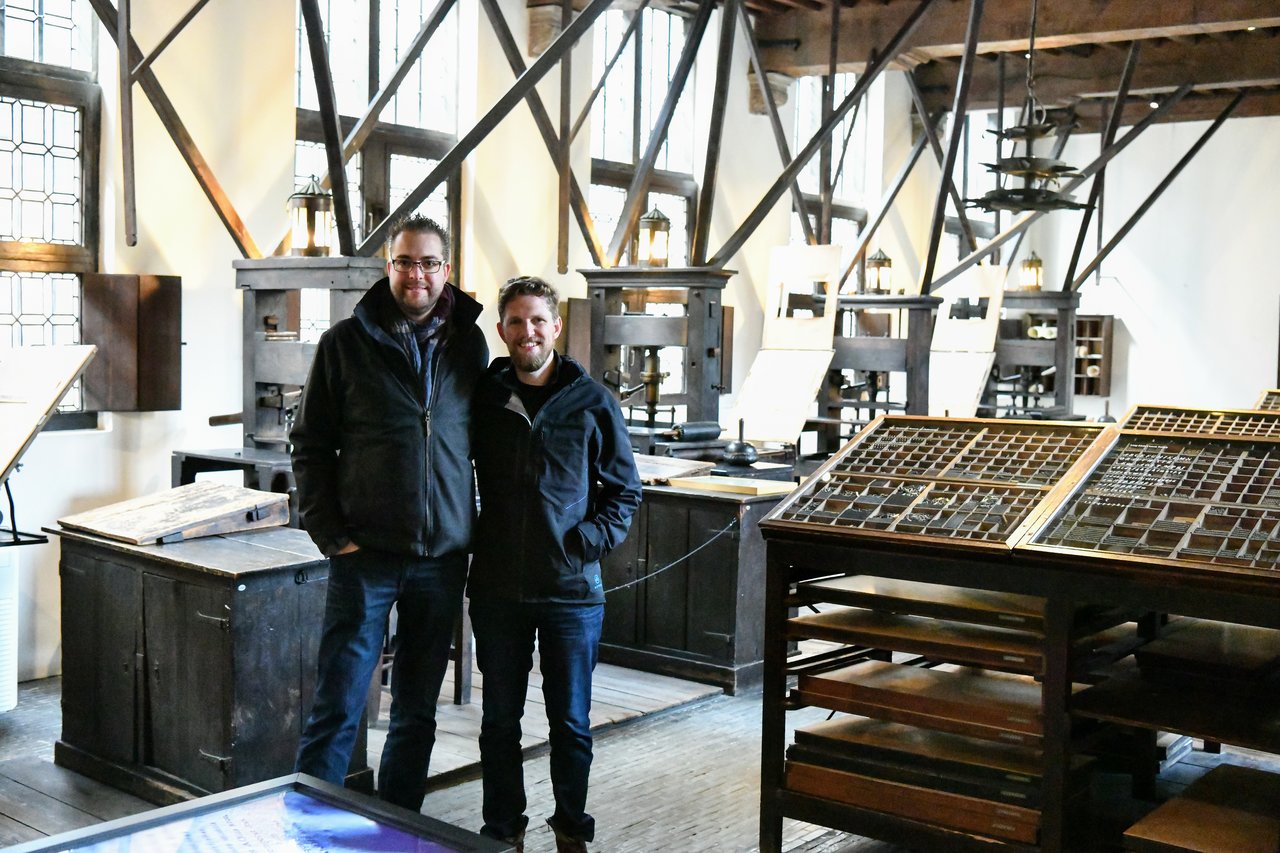 Dries and Matt in front of the oldest printing presses in the world