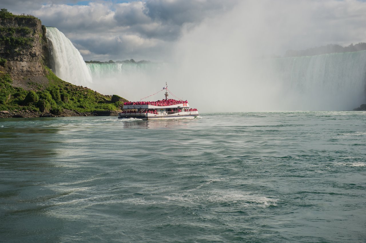 Niagara falls maid of the mist