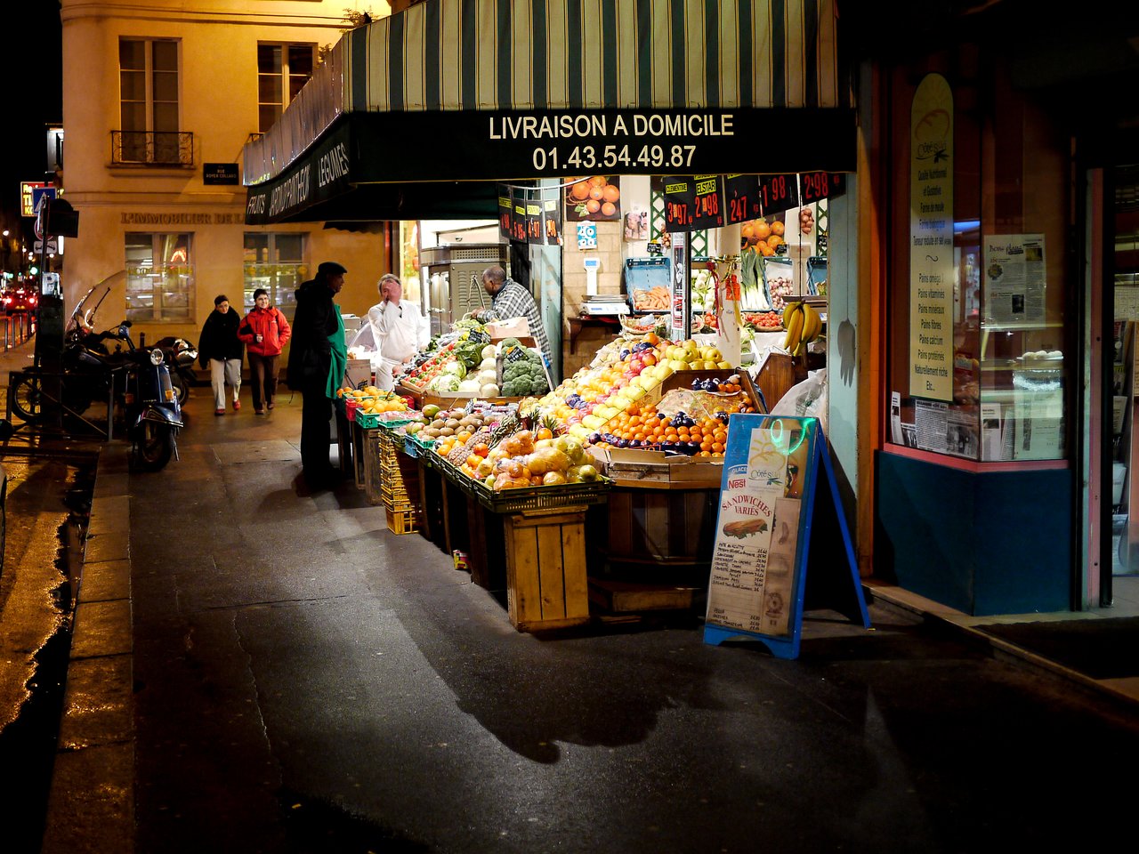 Paris merchants by night