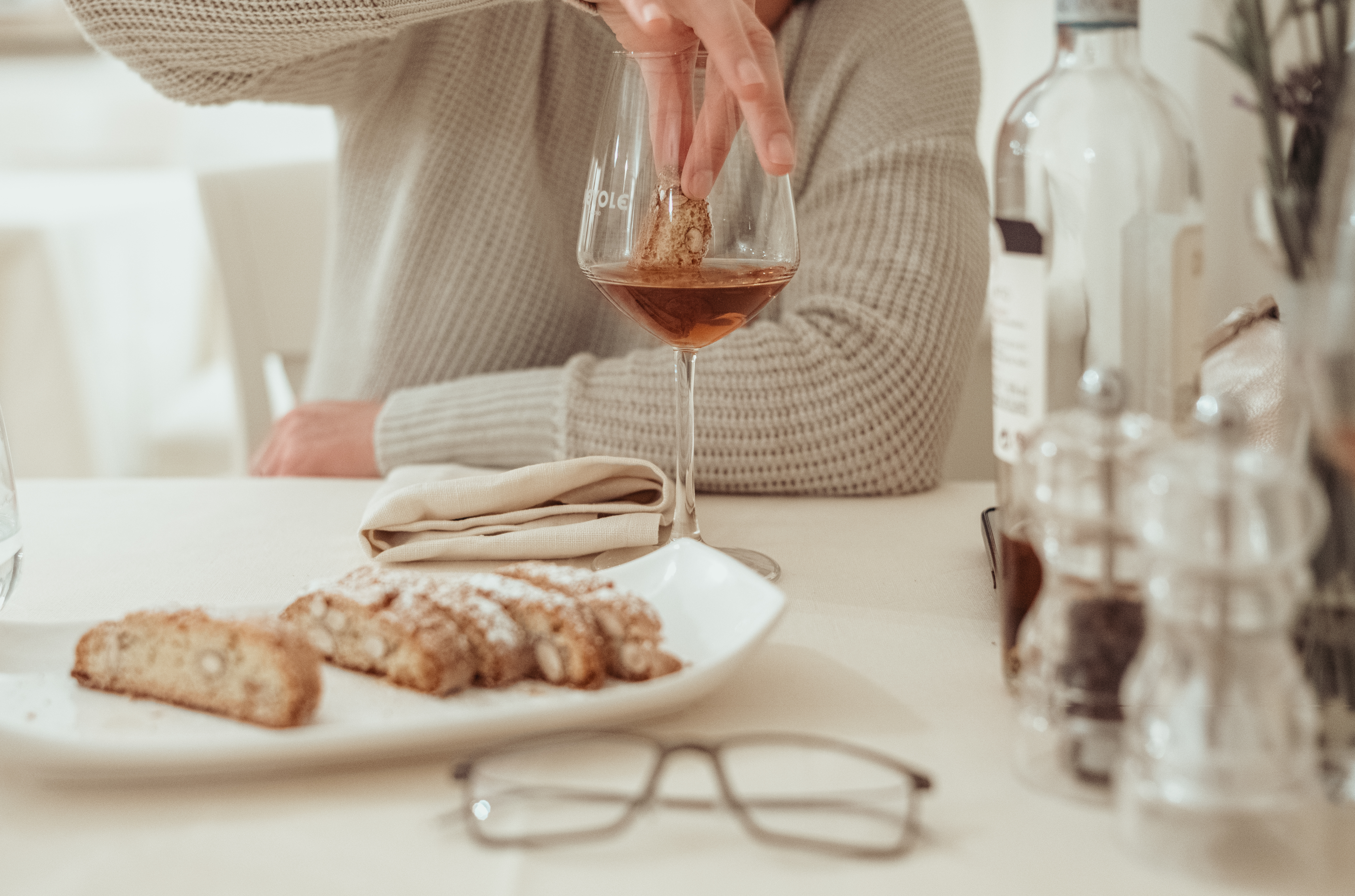 Vin santo and cantucci